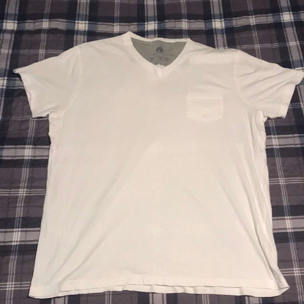 Report collection v neck pocket tee